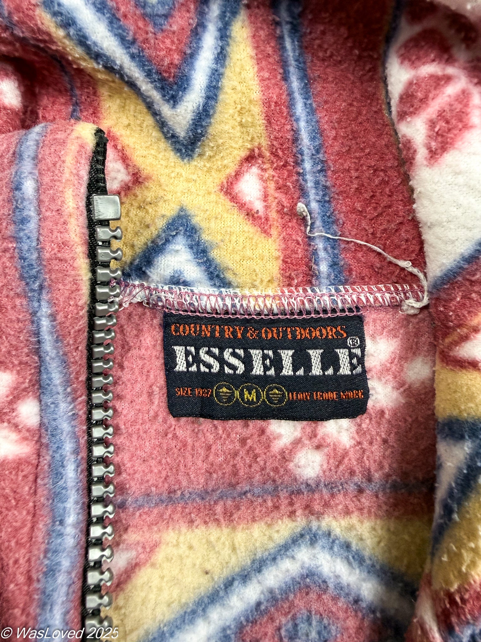 Pre-worn Red & Multi-Colour Geometric Full-Zip Fleece – Esselle Country & Outdoors – Unisex XXL (Based on Measurements)