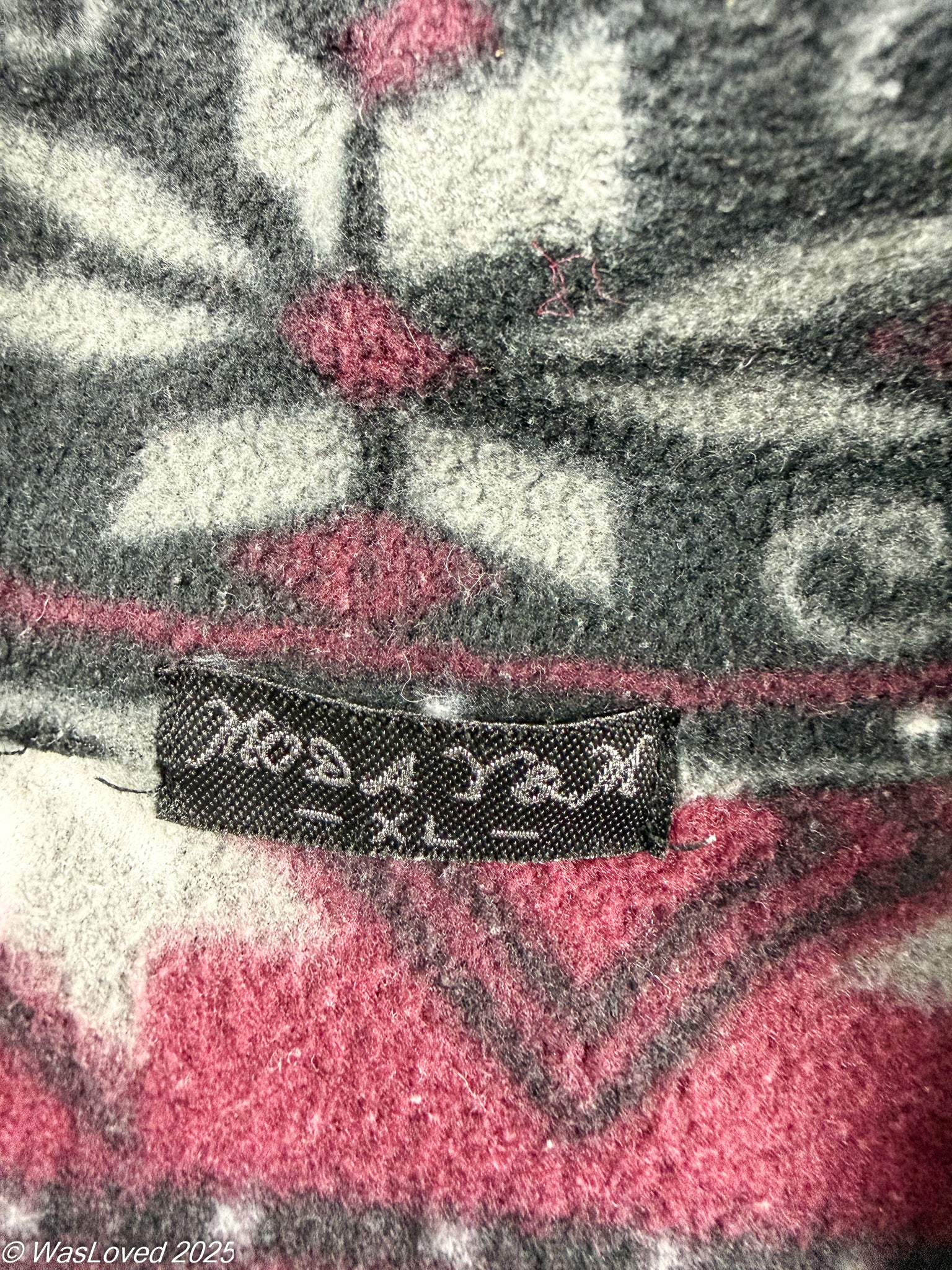 Pre-worn Vintage Nordic Pattern Fleece Jacket – Burgundy/Grey – 60cm Pit-to-Pit (XL / Unisex XXL Fit). Please read below for condition.