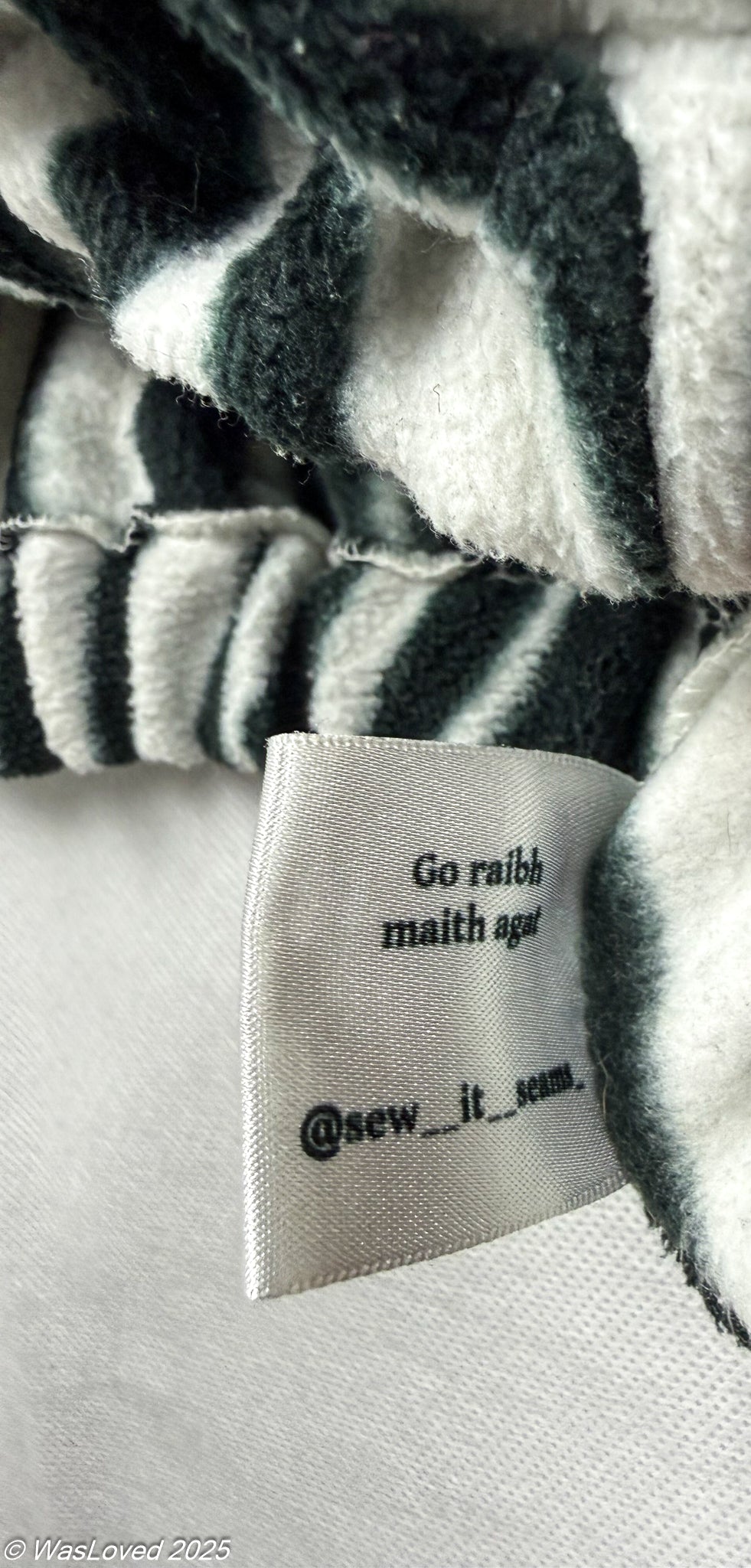 Pre-worn Oversized Zebra & Neon Colourblock Fleece – Unisex 4XL (Based on Measurements)